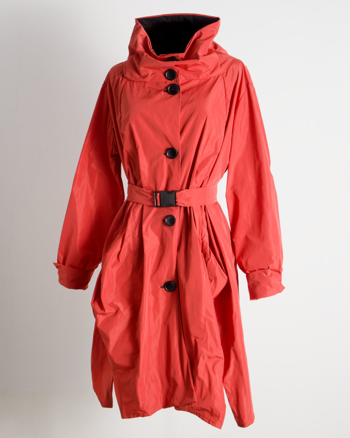 rosso carminio trench coat